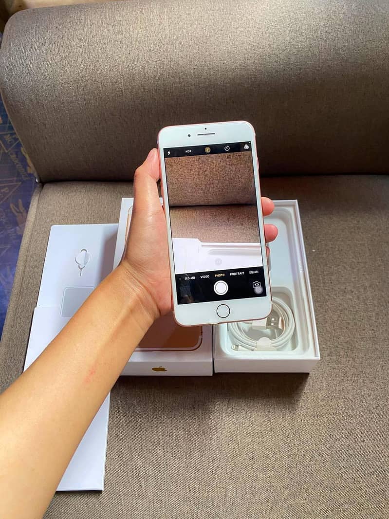 Apple iPhone 7 Plus 5