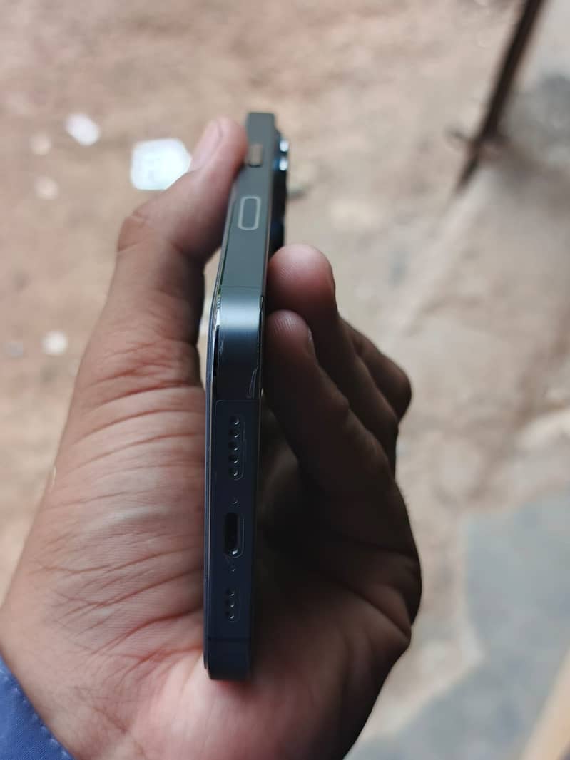 Apple iPhone 13 Pro 2