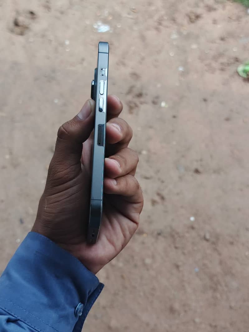 Apple iPhone 13 Pro 3