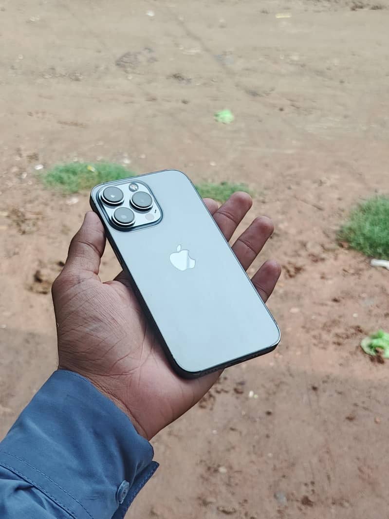 Apple iPhone 13 Pro 4