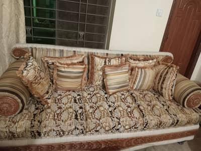 5 seater slightly used sofa set