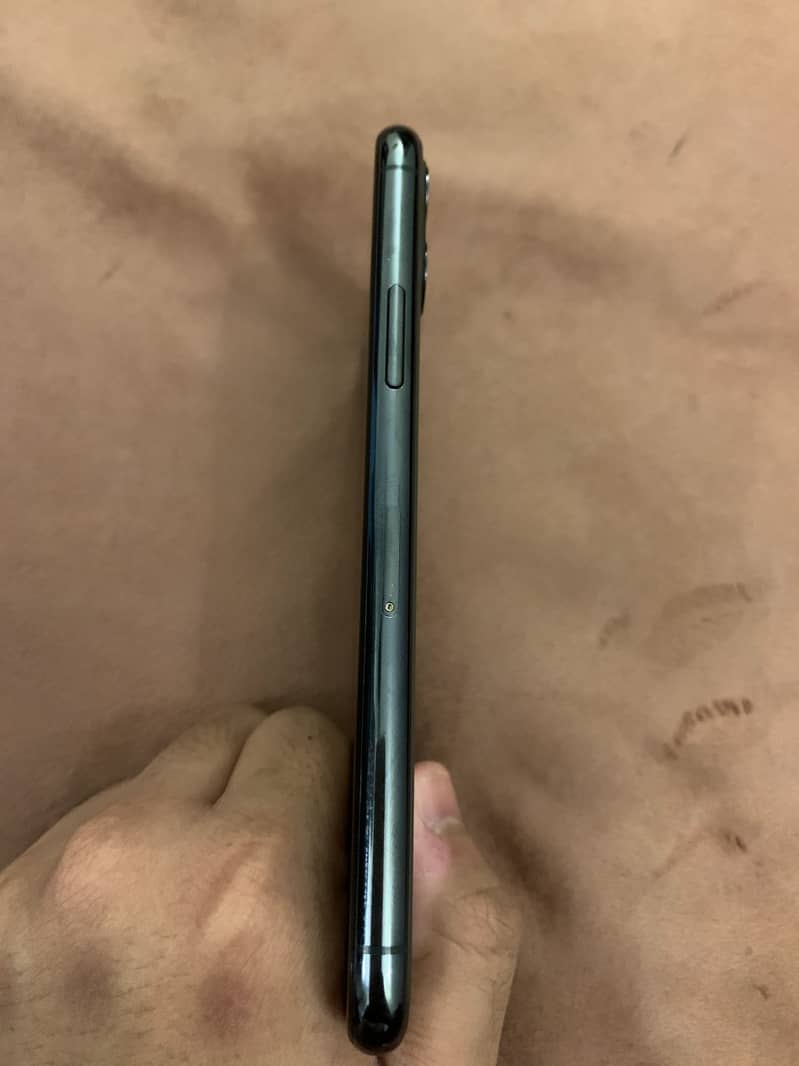 Apple iPhone 11 Pro 1