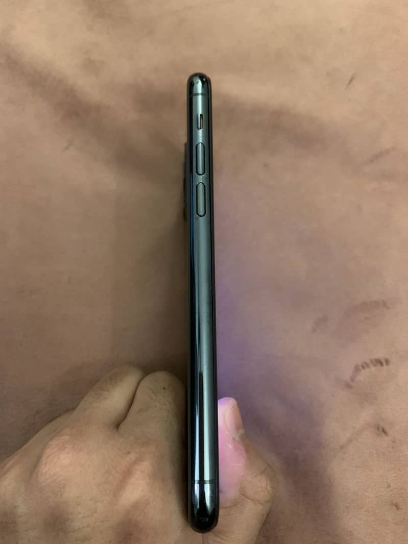 Apple iPhone 11 Pro 2