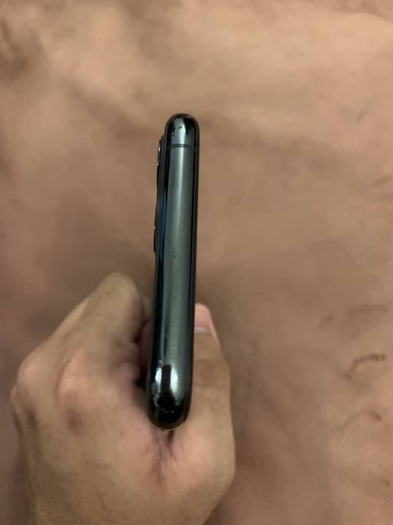 Apple iPhone 11 Pro 4