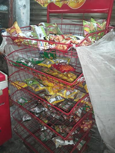 lays stand