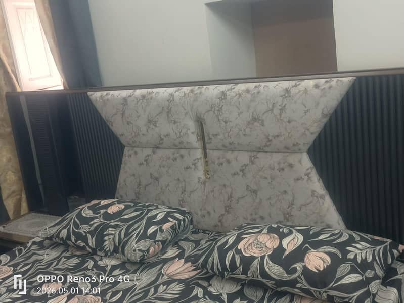 bed set with dressing table 0