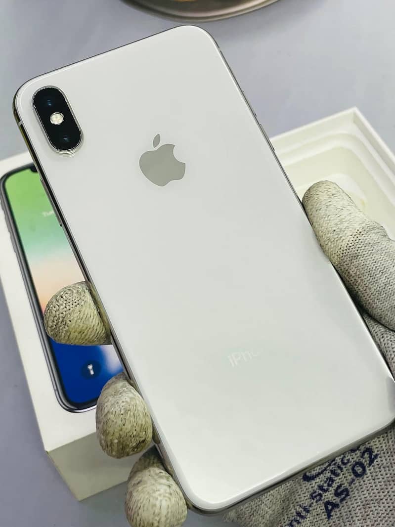 Apple iPhone X 4