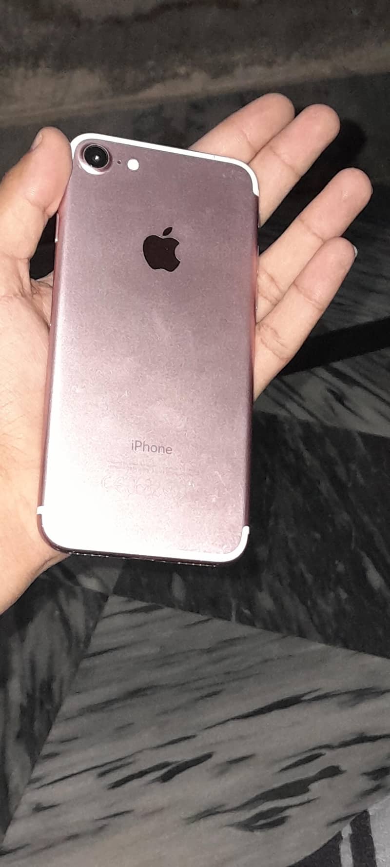 Apple iPhone 7 1