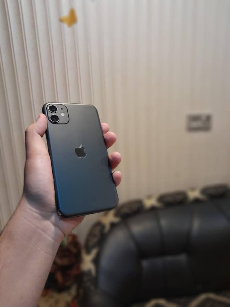 Apple iPhone 11 4