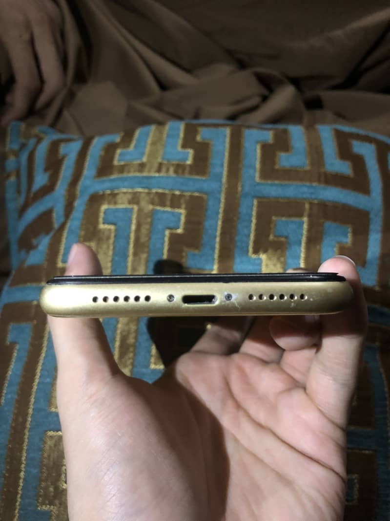 iPhone XR 3