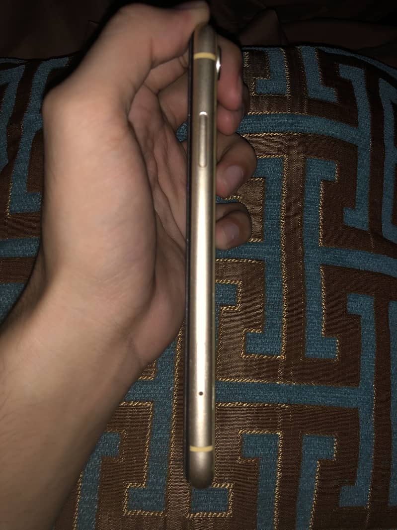 iPhone XR 4