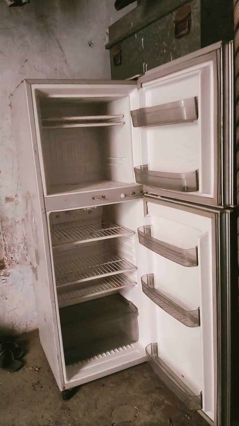 waves fridge 4