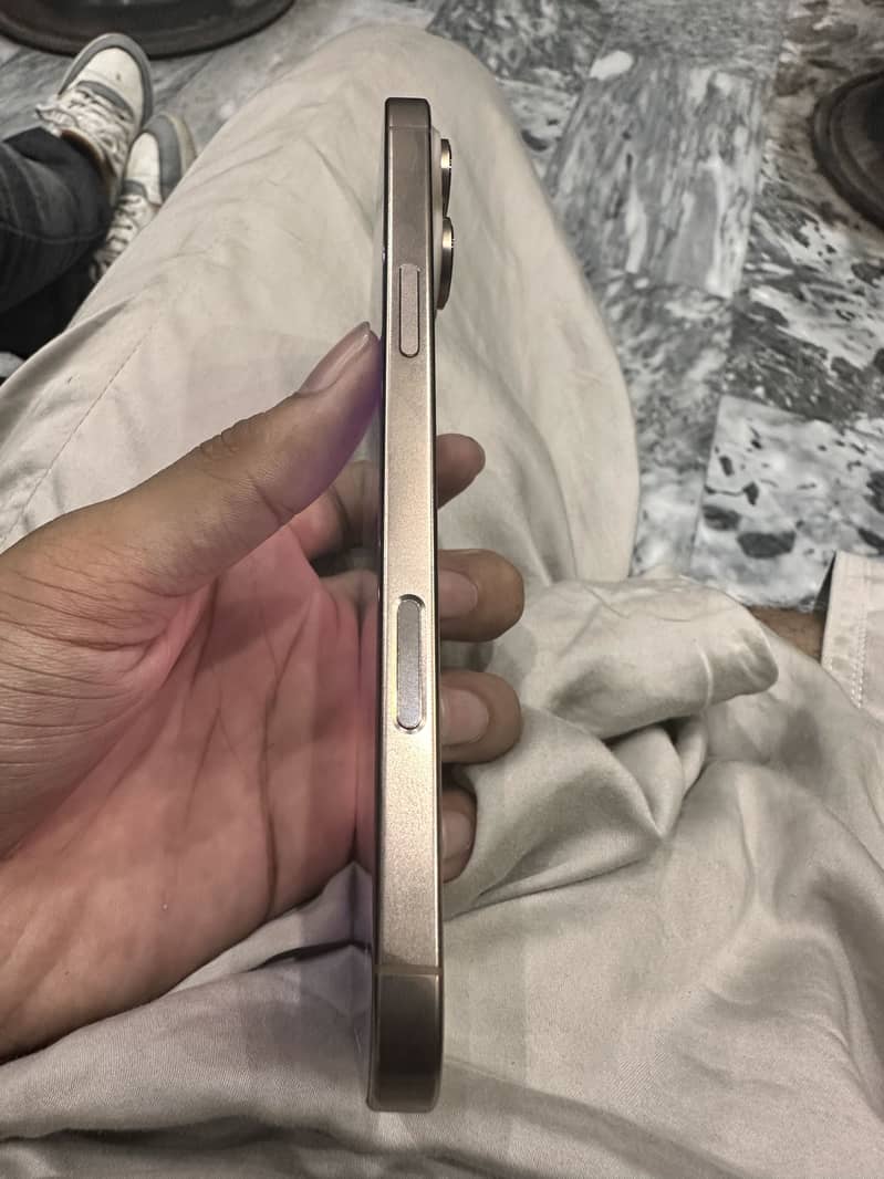 iPhone 16 pro max 3