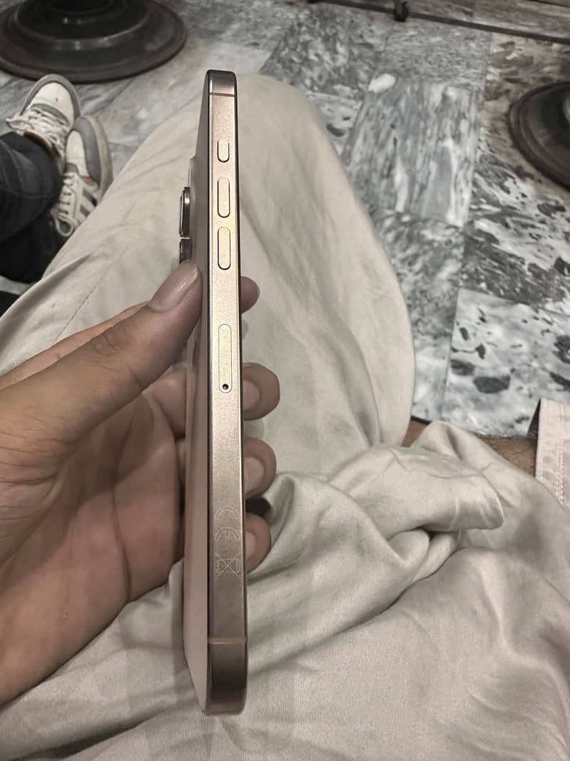 iPhone 16 pro max 5