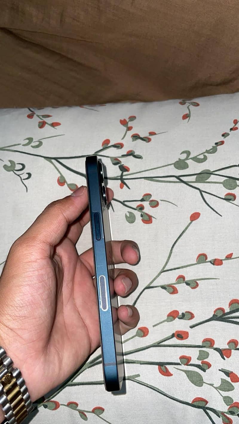 iPhone 13 3