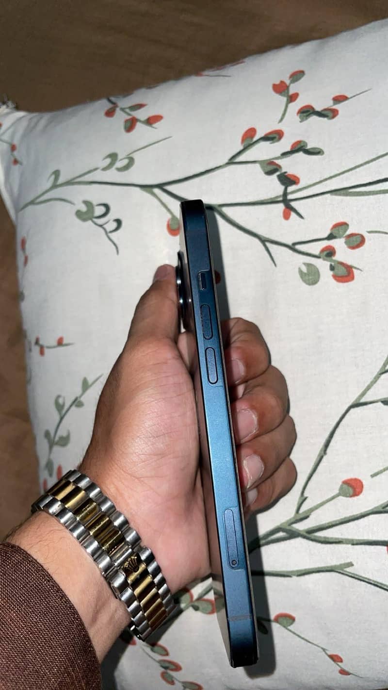iPhone 13 7