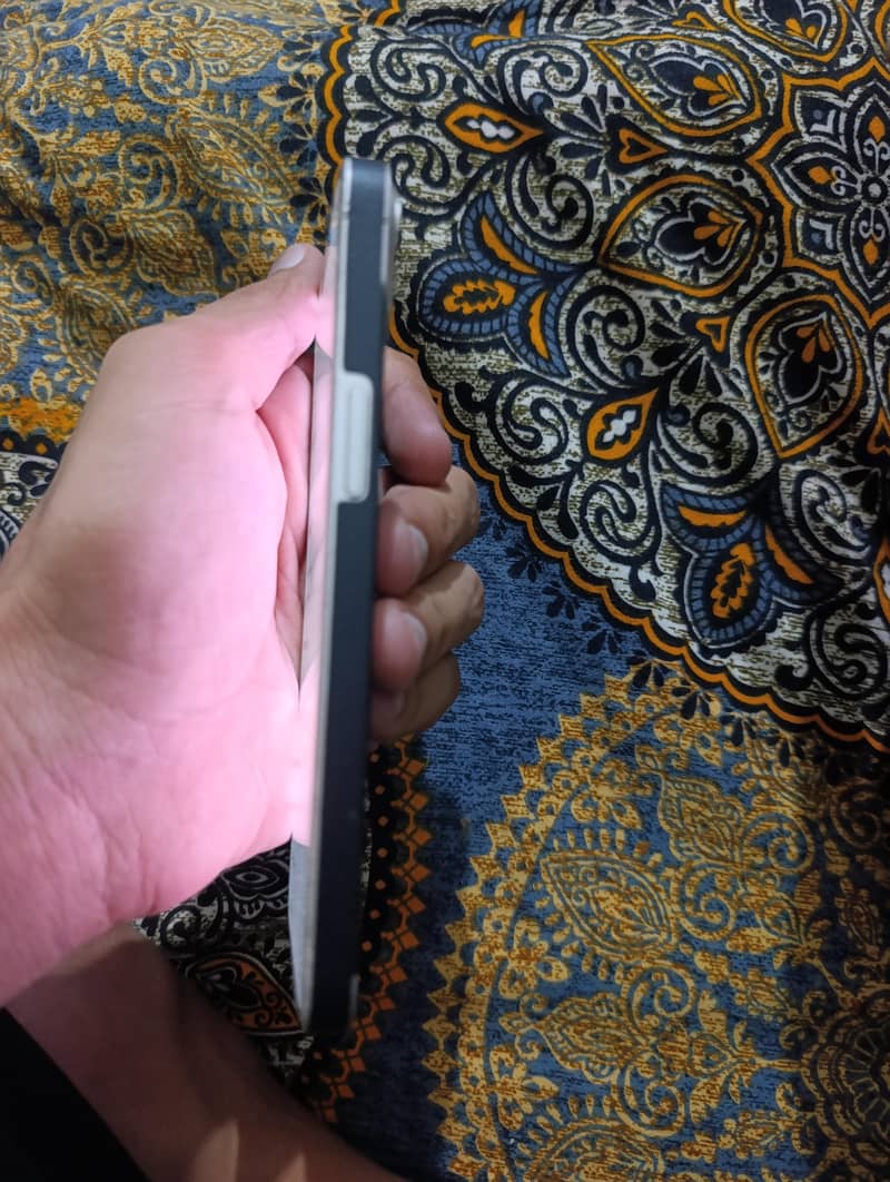 Apple iPhone 13 2