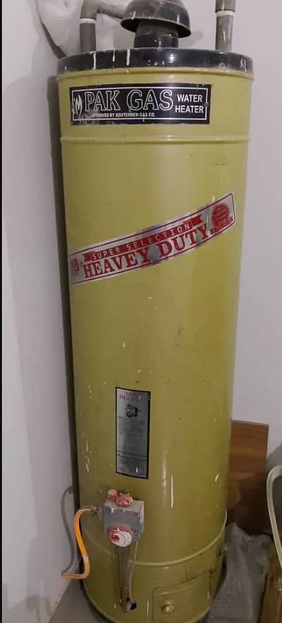 GAS Heavy Duty Water Heater – Like New Condition