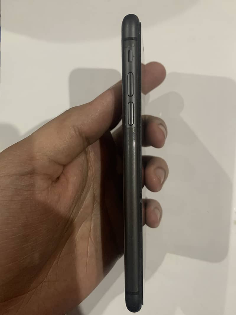 Apple iPhone 11 3