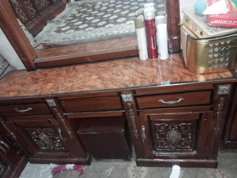 Bed,side tables and Dressing 4