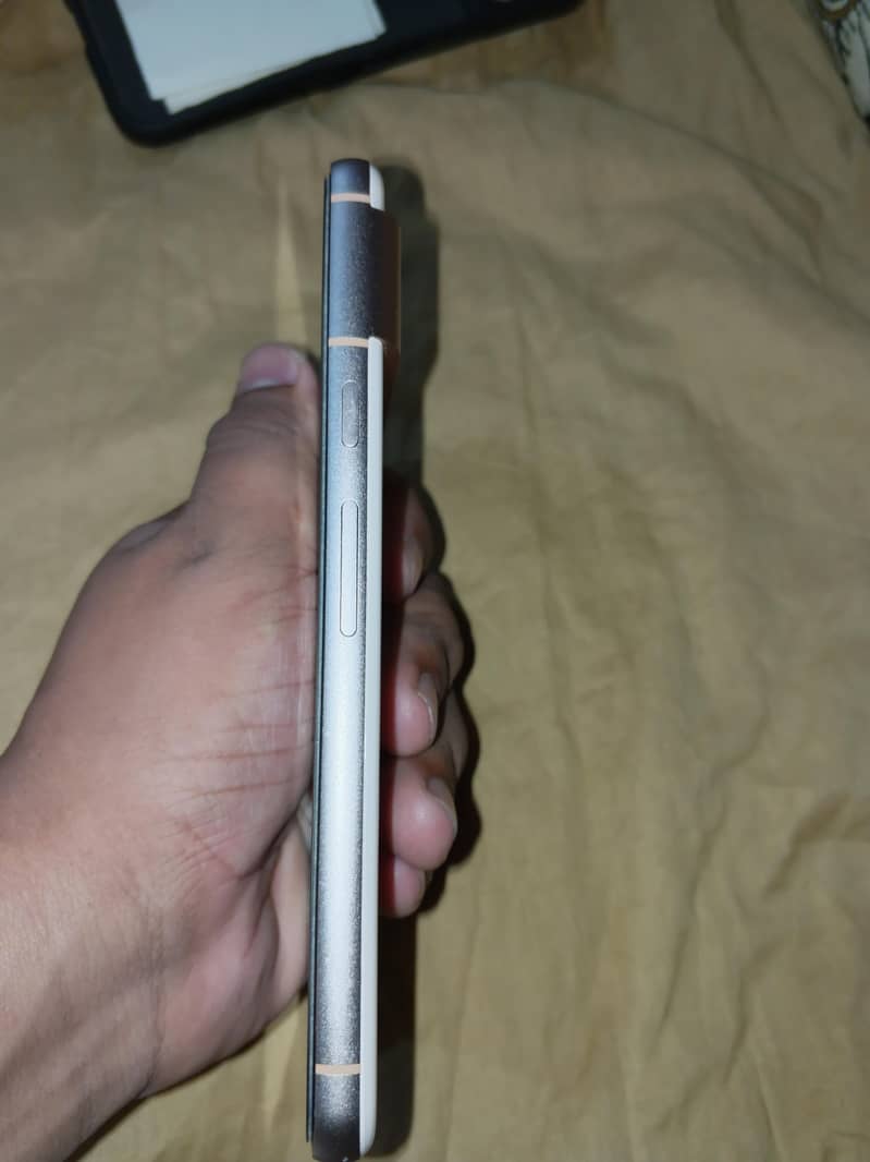 Google Pixel 8 4