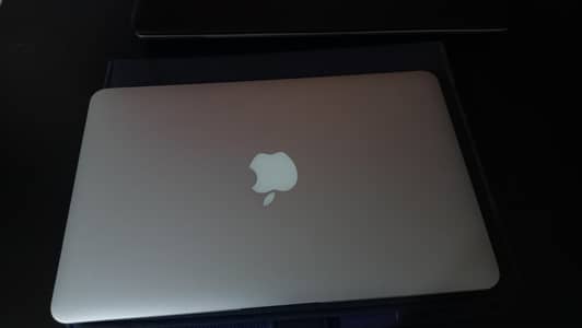 Apple MacBook Air 11" Early 2015 – Core i5 | 8GB RAM | 128GB SSD