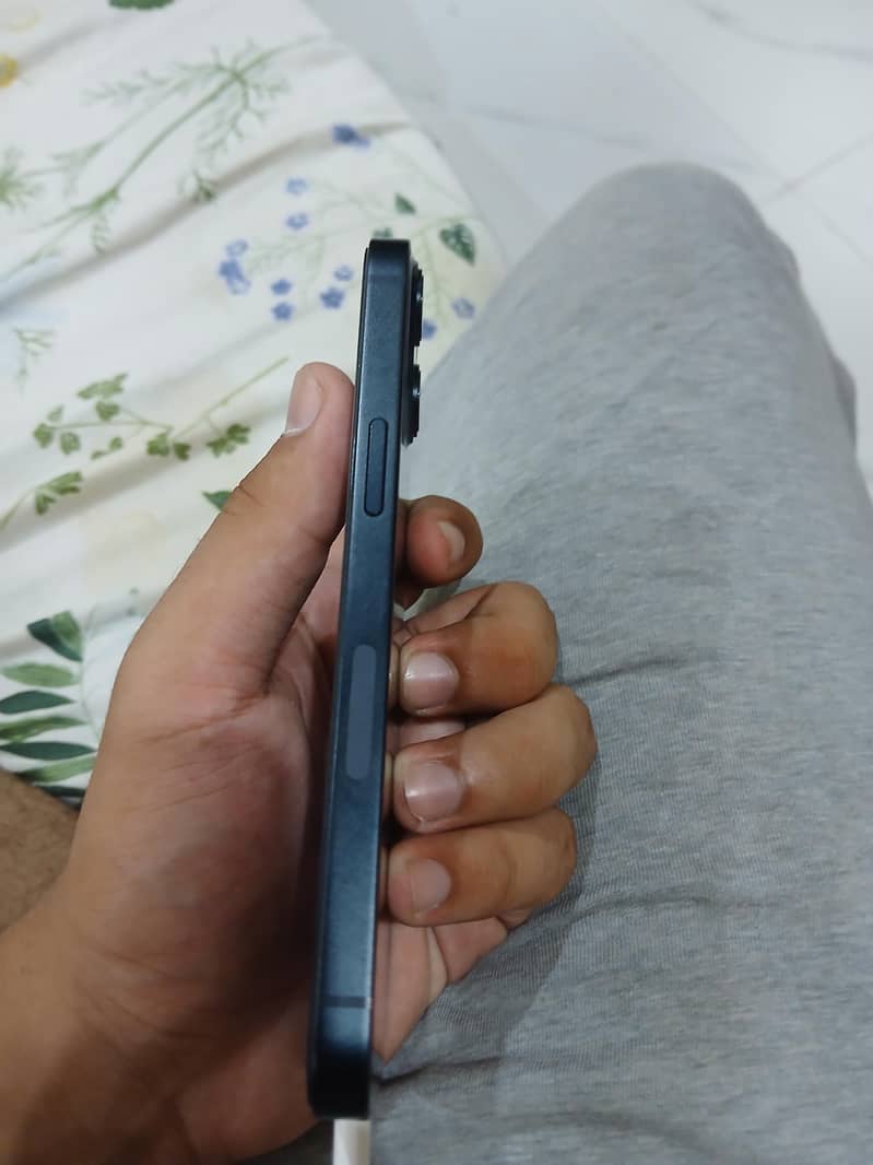 Apple iPhone 13 0
