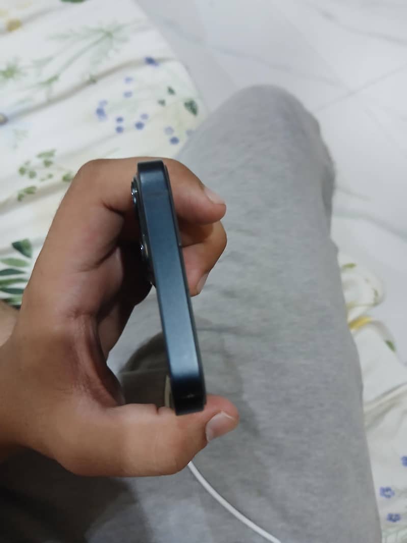 Apple iPhone 13 1