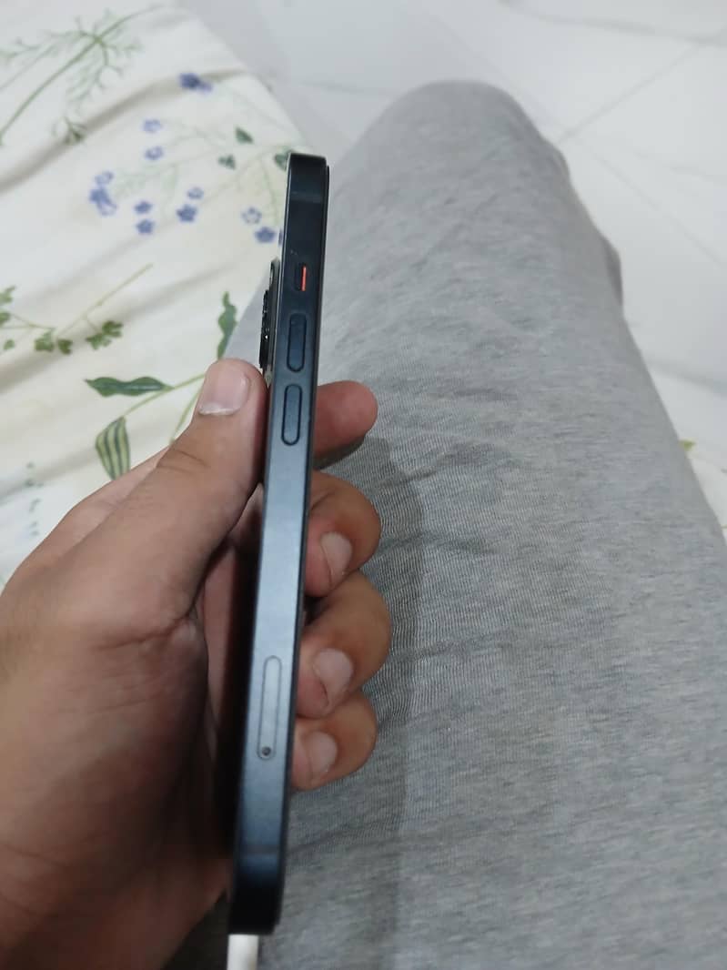 Apple iPhone 13 3