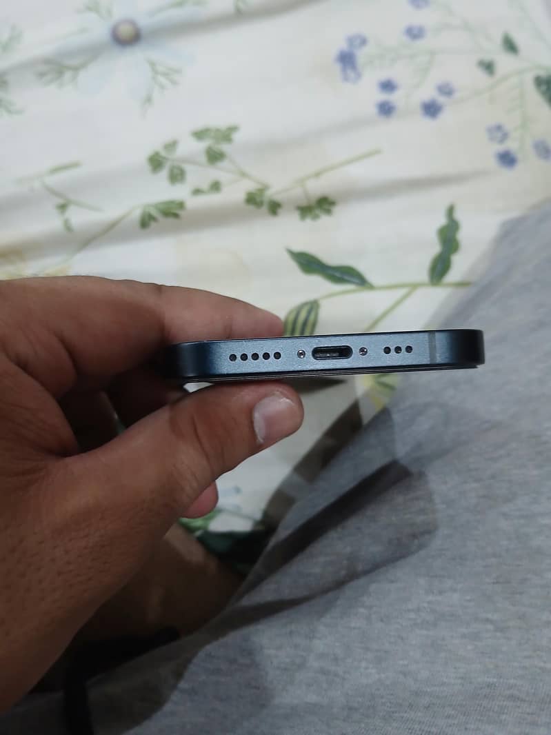 Apple iPhone 13 4