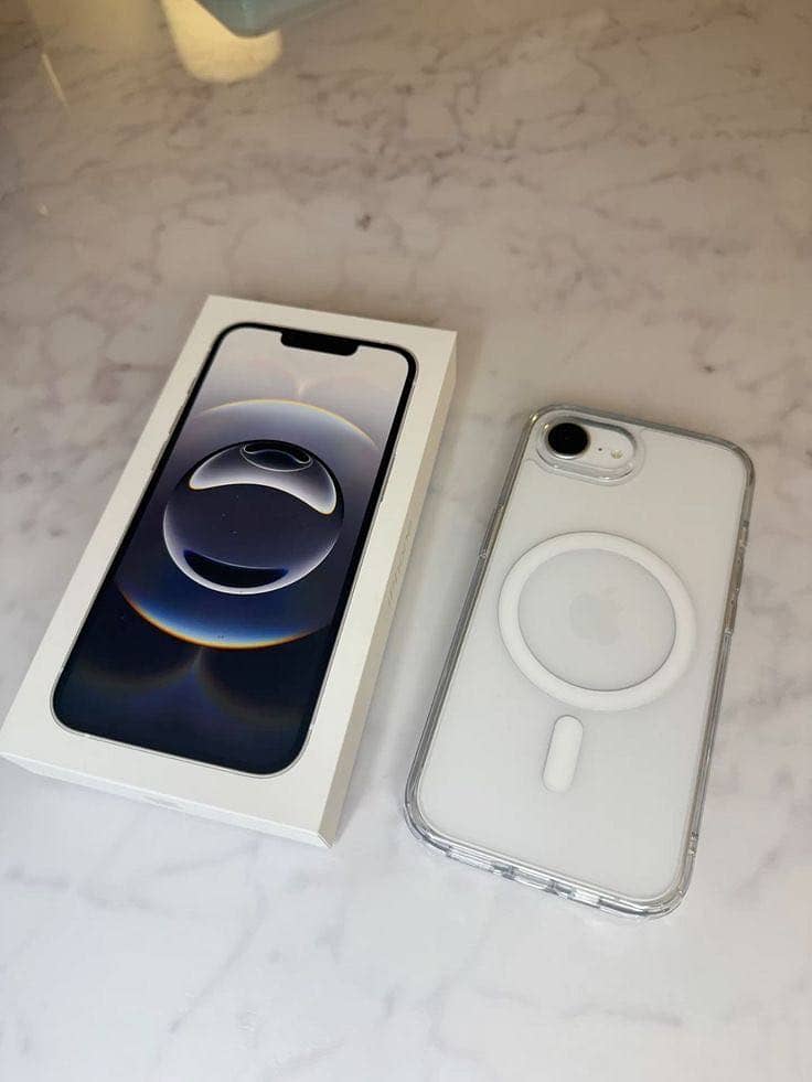 Apple iPhone 16e 0