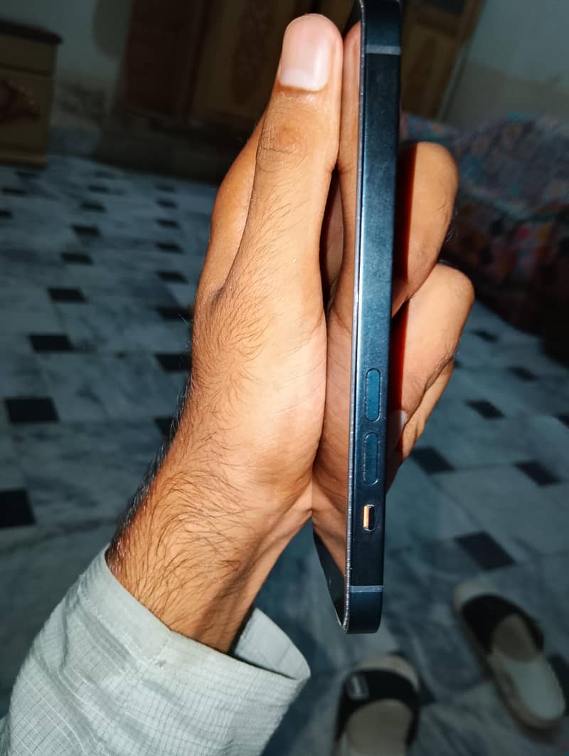 Apple iPhone 14 4