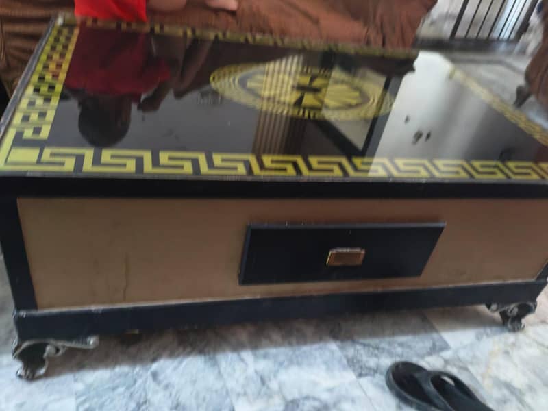 Table good condition 0