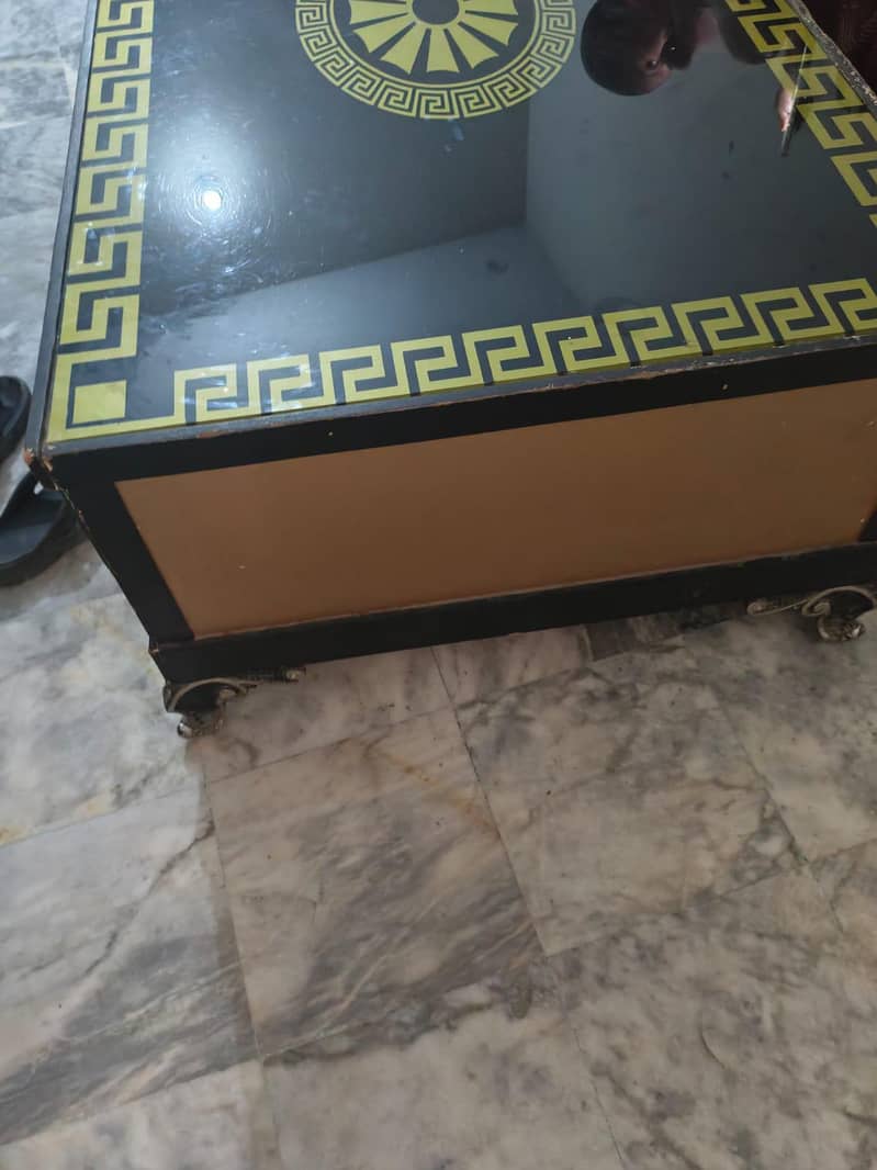 Table good condition 2