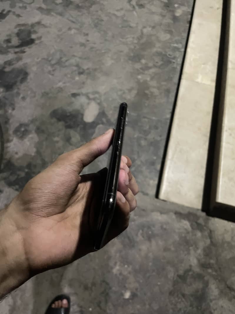 Apple iPhone 11 Pro 4
