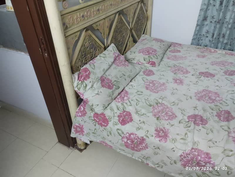 Iron bed complete 1