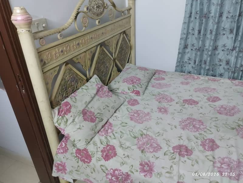 Iron bed complete 2