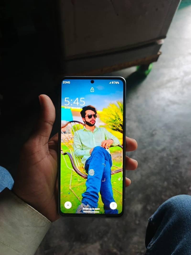 Sharp Aquos Sense7 1