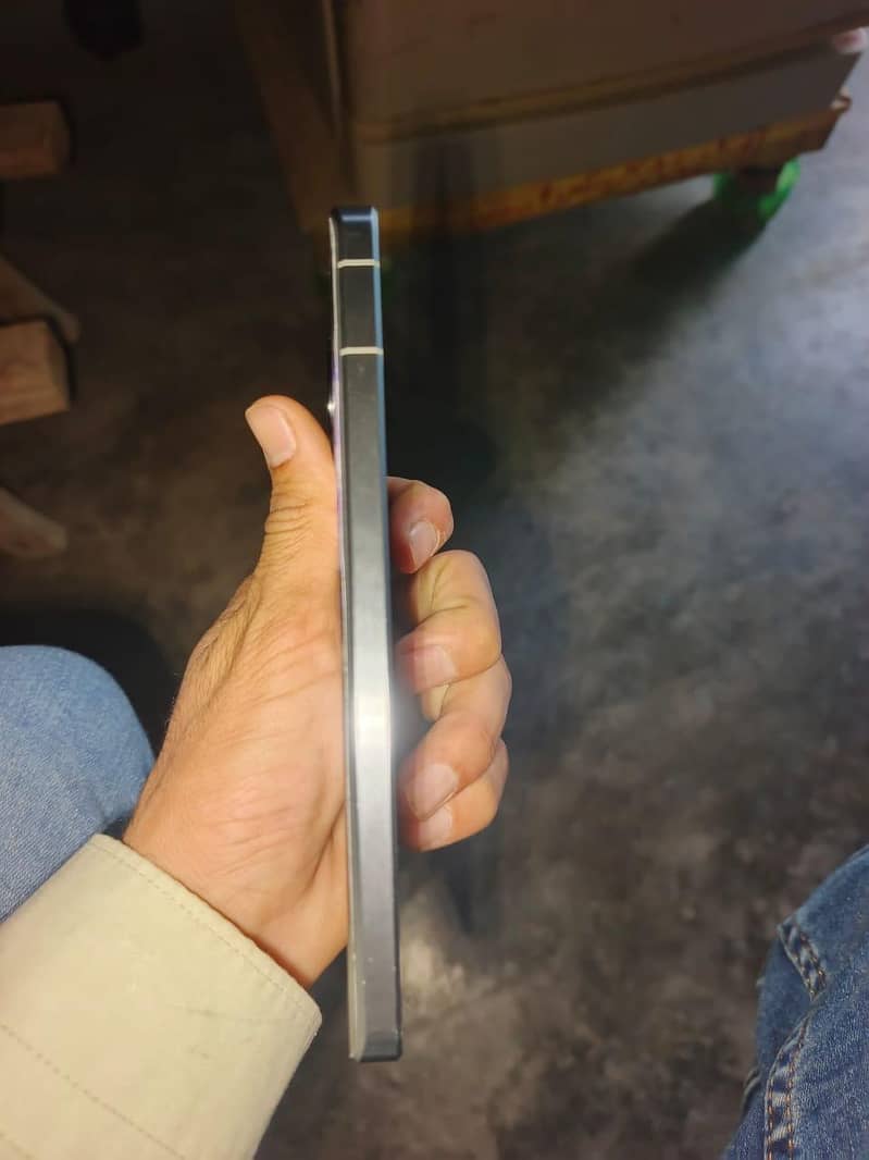 Sharp Aquos Sense7 4