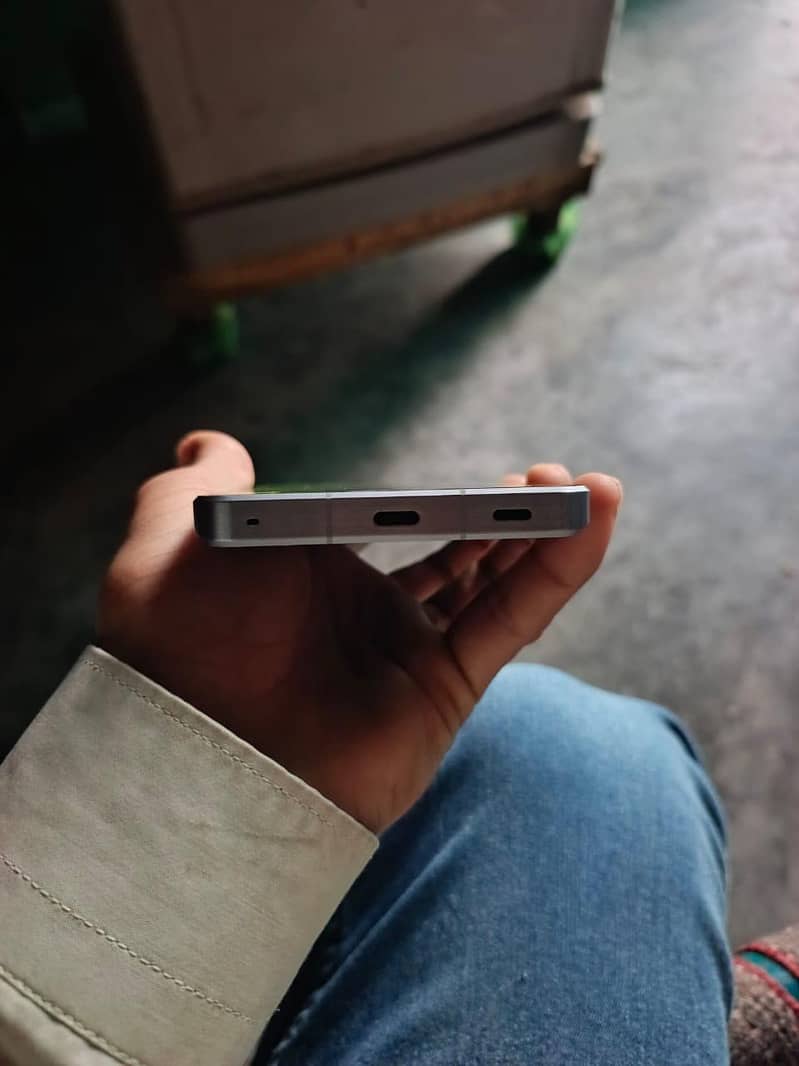 Sharp Aquos Sense7 5