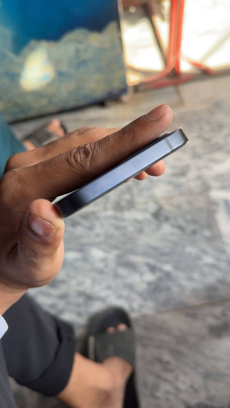Apple iPhone 12 3