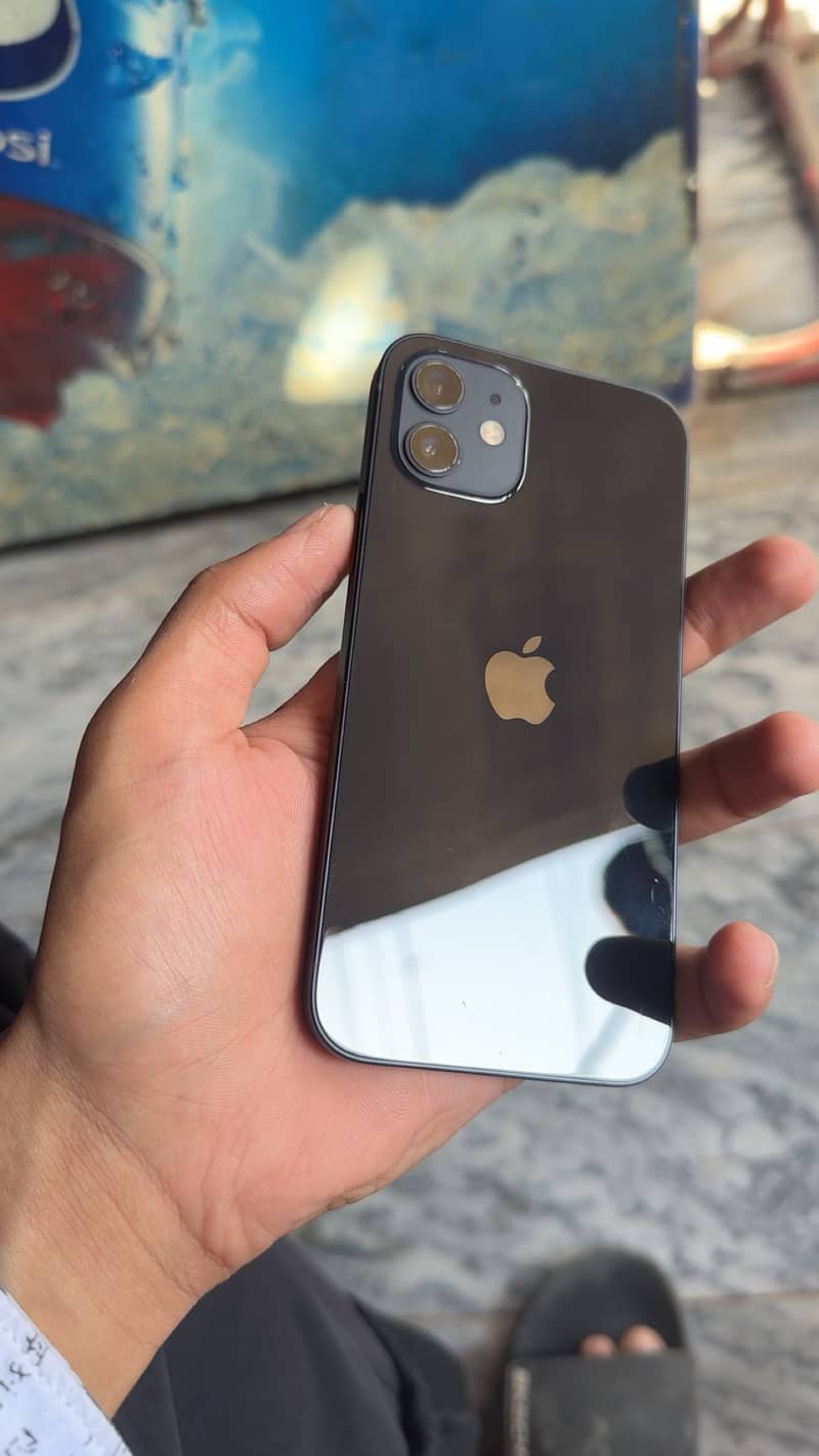 Apple iPhone 12 4