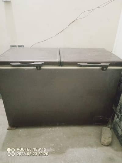Freezer Company unknown . sticker phat gye hn. cooling me best ht