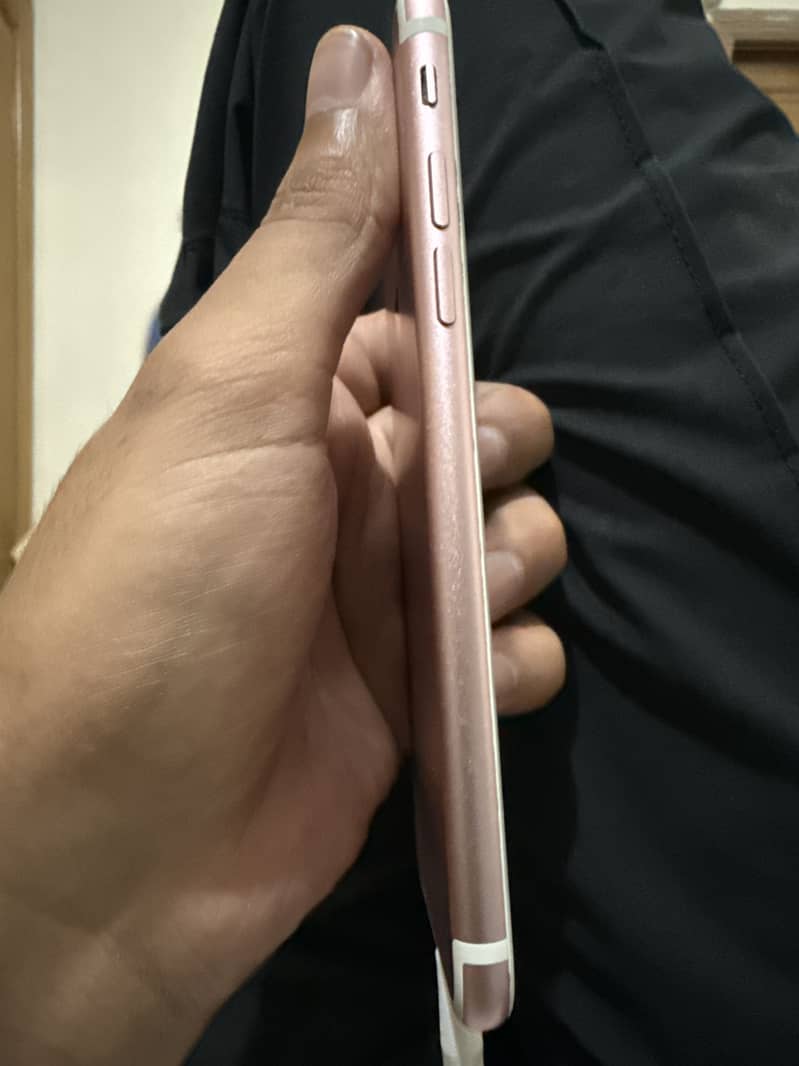 Apple iPhone 7 3