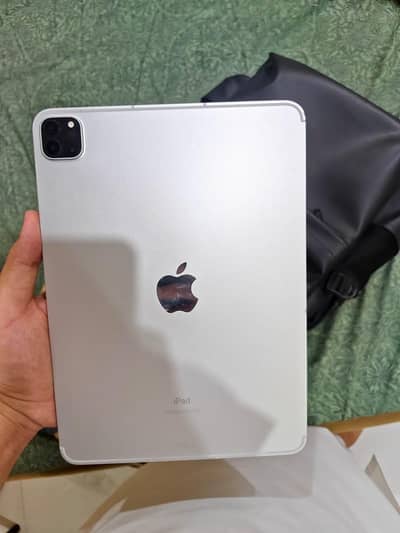 Apple Ipad pro M1 2021 (3rd gen ). Minor glass crack
