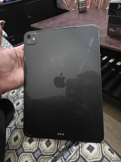 Ipad m4 Pro with Box or Original Charger