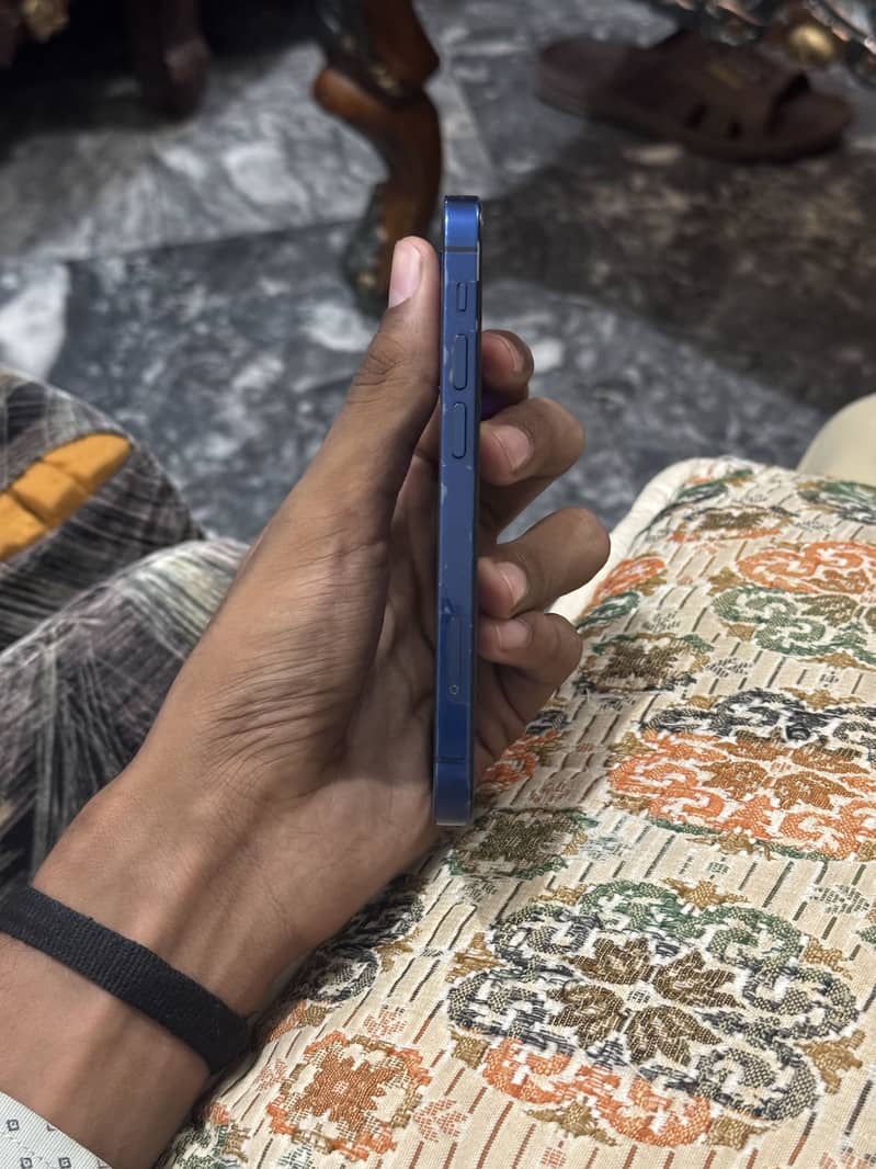 Apple iPhone 12 mini 1