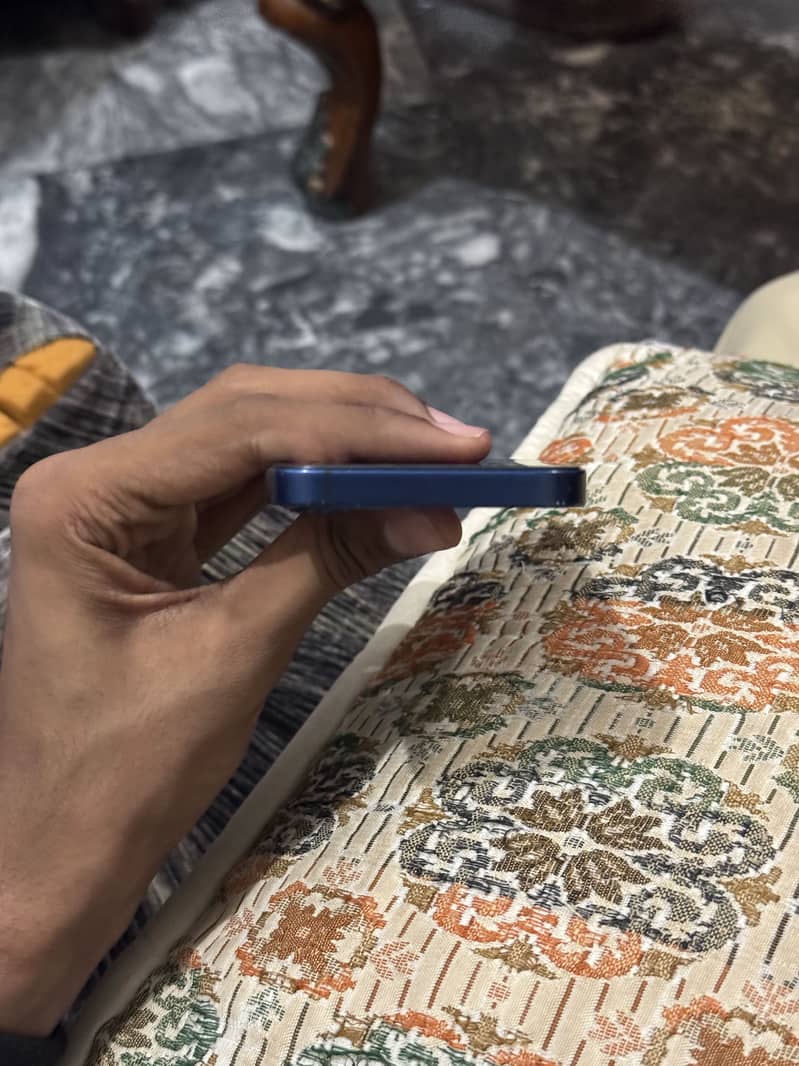 Apple iPhone 12 mini 3