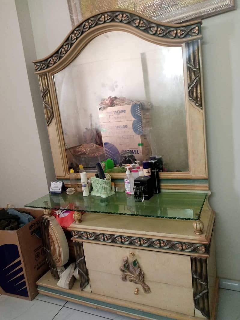 Dressing Table 0