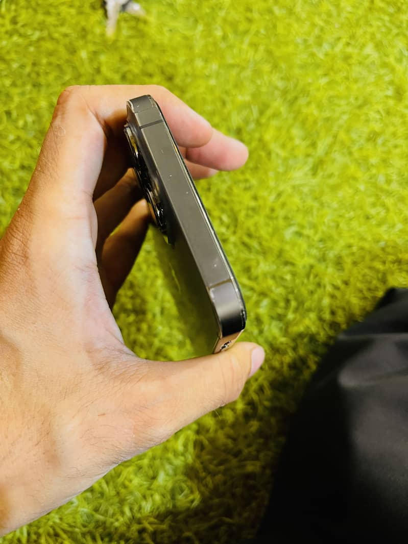 Apple iPhone 13 Pro Max 2